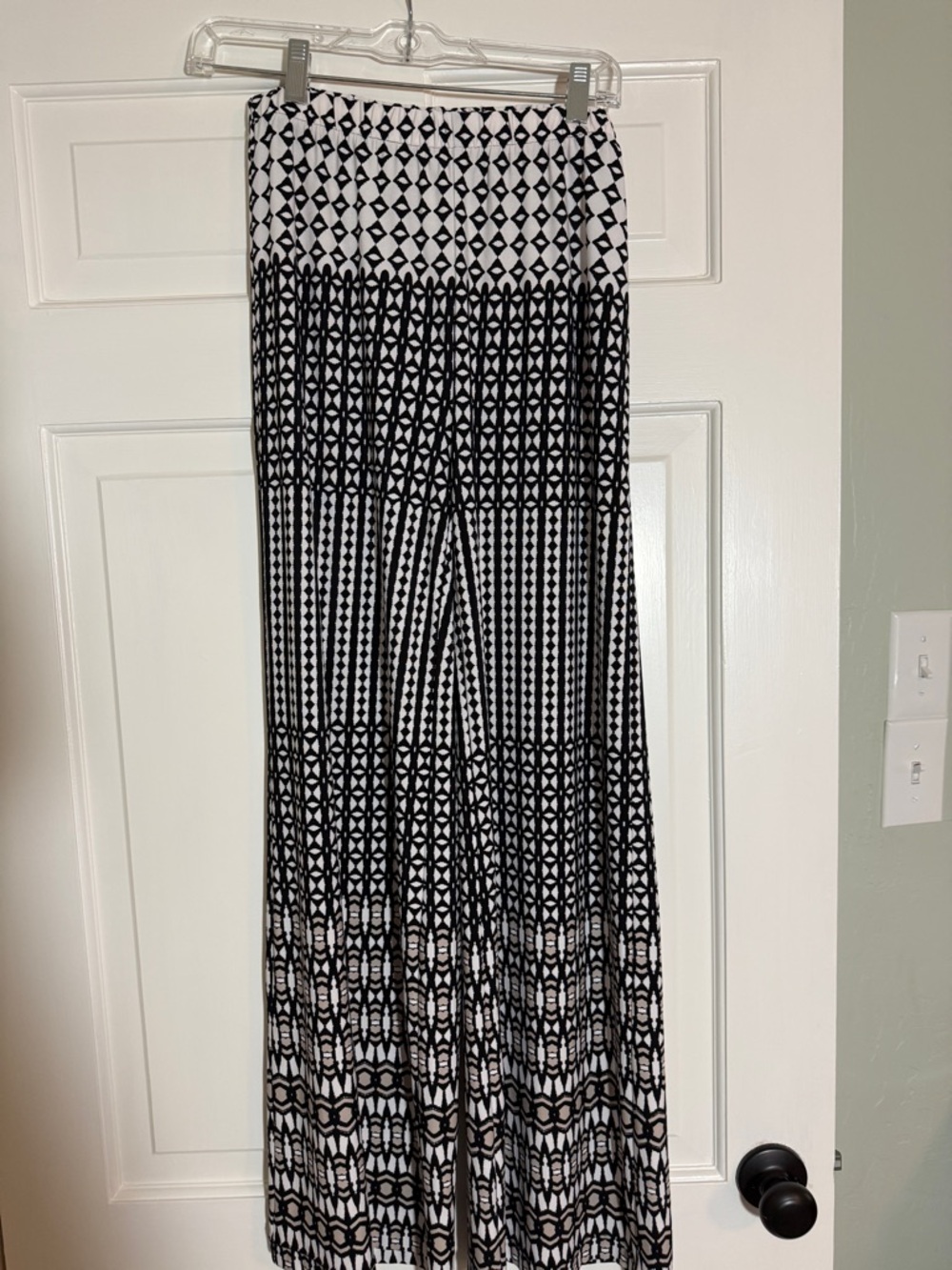 Black & White Geometric Wide-leg pants